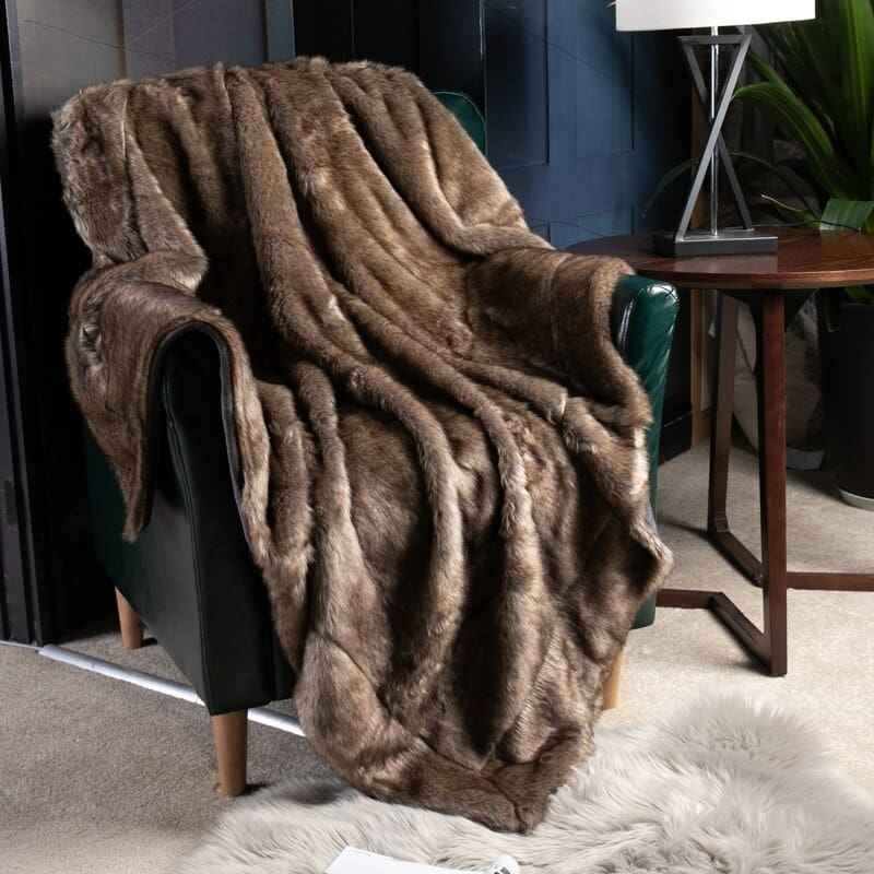 Plaid Fausse Fourrure Luxe 230x230 Cm - Imitation Fourrure Douce Et Chaude - Décoration Canapé, Lit - Brun